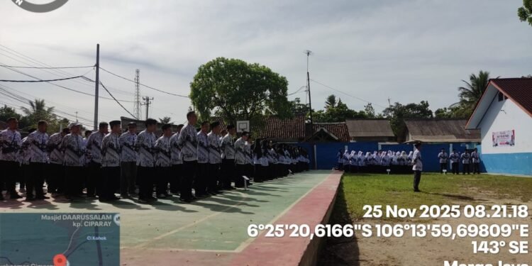 Kapolsek Cimarga Polres Lebak Hadiri Upacara HUT PGRI dan HGN di SMPN 1 Cimarga