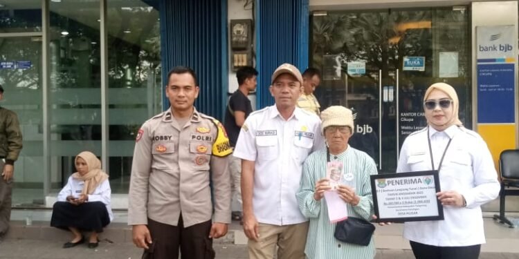 Polsek Panongan Lakukan Monitoring Penyaluran BLT Dana Desa Peusar Tahun 2025