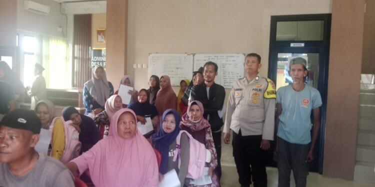 Polsek Kronjo Amankan Penyaluran BLTS Kesra 2025 di Desa Pegedangan Ilir