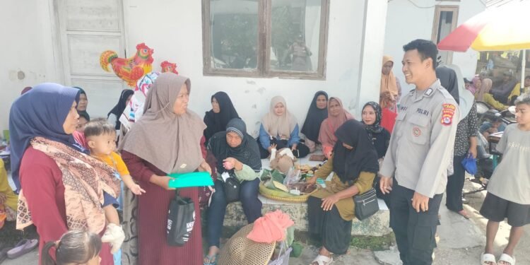 Bhabinkamtibmas Polsek Cimarga melaksanakan giat sambang dan  Patroli  himbauan Kamtibmas