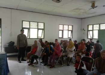 Kanit Samapta Polsek Cimarga melaksanan sambang dan monitoring pendistribusian BLT