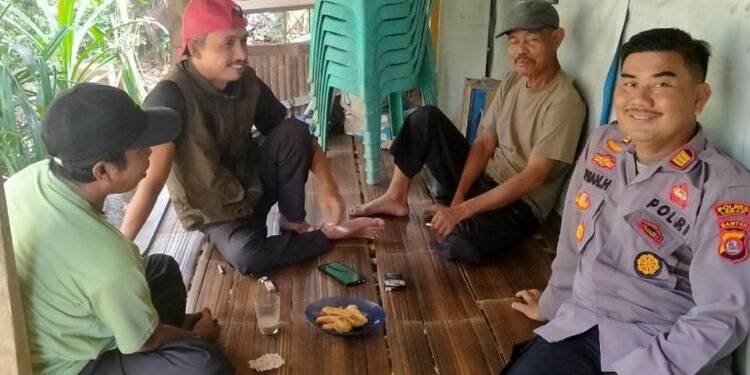Kapolsek Cimarga Polres Lebak Melaksanakan kegiatan sambang dan patroli ke Desa Gununganten
