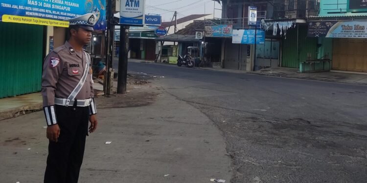 POLSEK KRONJO GELAR STRONG POINT GATUR LALIN UNTUK CIPTAKAN KAMSELTIBCARLANTAS DI WILAYAH TANGERANG