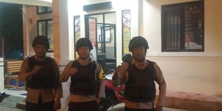 Dalam Melaksanakan Tugas Piket Jaga Polsek Sajira Polres Lebak Gelar Sispam Mako