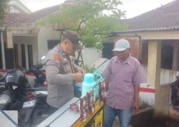 Bhabinkamtibmas Kelurahan Kebondalem Trobosan dengan Warung Bhabinkamtibmas Keliling (warbinling) Menyerap Aspirasi Masyarakat