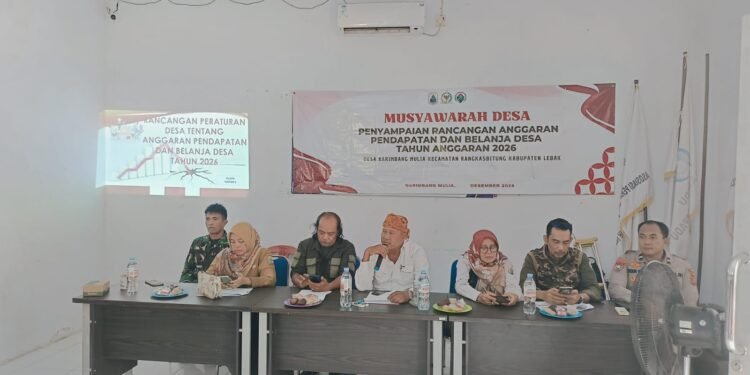 Bhabinkamtibmas Polsek Rangkasbitung Polres Lebak Hadiri Rapat Musdes di Desa Narimbang Mulia