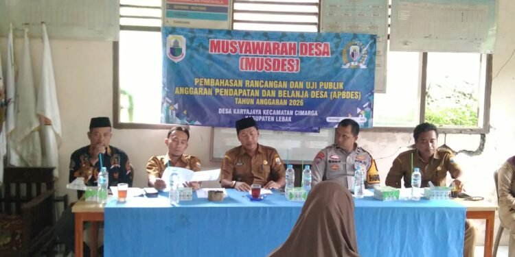 Bhabinkamtibmas Polsek Cimarga Polres Lebak Menghadiri Rapat Tahunan Di Desa Karyajaya Cimarga