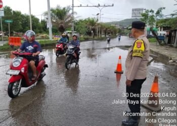 Petugas Pospam 5 Ciwandan Pelayanan Masyarakat Dan Pengaturan lalu lintas Wisata