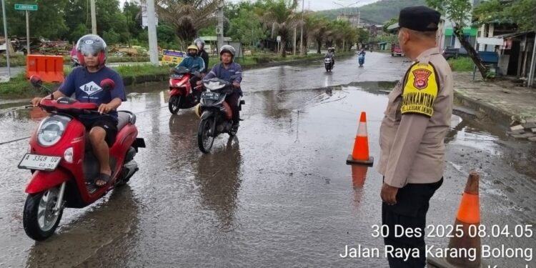 Petugas Pospam 5 Ciwandan Pelayanan Masyarakat Dan Pengaturan lalu lintas Wisata
