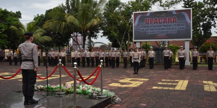 Kapolres Lebak Pimpin Upacara Kenaikan Pangkat Personel Polres Lebak Periode 1 Januari 2025