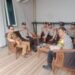 Bhabinkamtibmas Polsek Cikupa Kunjungi Kantor Desa Pasir Jaya, Perkuat Sinergi Harkamtibmas
