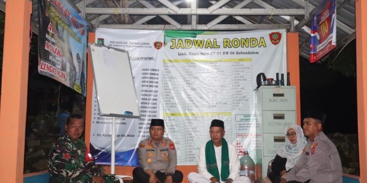 Menjaga Malam, Merawat Keamanan: Kapolres Cilegon Sambangi Pos Kamling Ramabaru